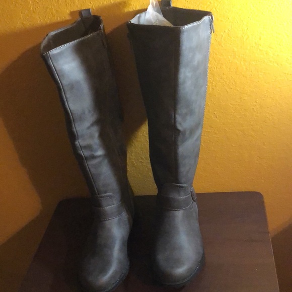Size 7.5 tall Grey boots cute with dresses, nwot or box never worn by just fab - Picture 3 of 5